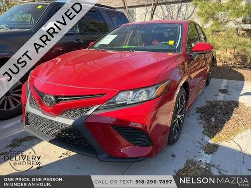 2020 Toyota Camry SE FWD photo