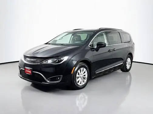2019 Chrysler Pacifica Minivan Touring L FWD photo