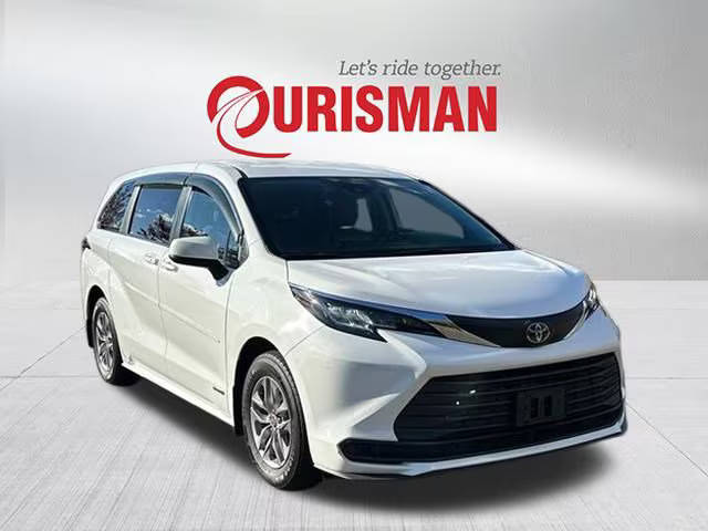 2021 Toyota Sienna LE FWD photo