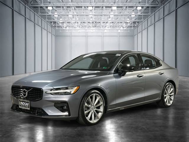 2021 Volvo S60 Momentum FWD photo