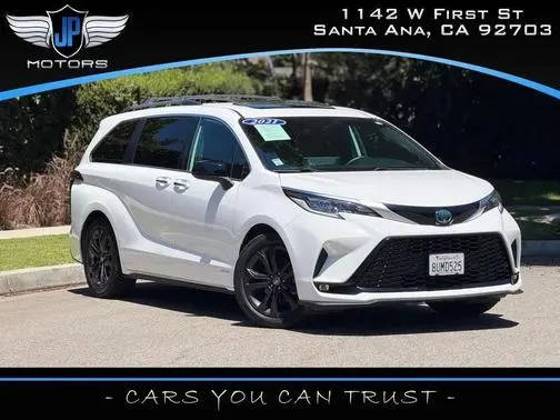 2021 Toyota Sienna XSE FWD photo