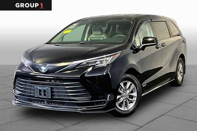 2021 Toyota Sienna LE FWD photo
