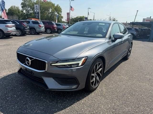 2020 Volvo S60 Momentum AWD photo
