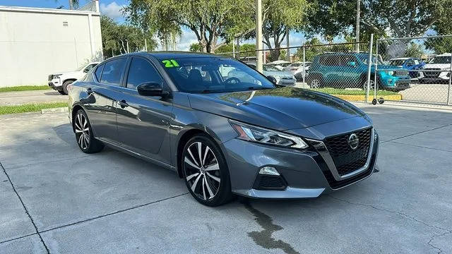 2021 Nissan Altima 2.5 SR FWD photo