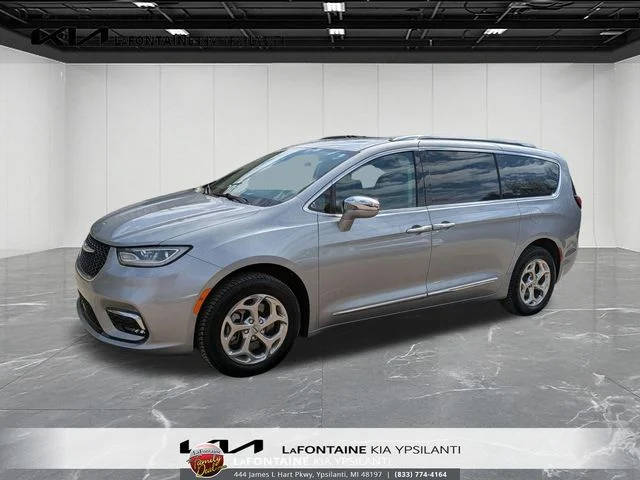 2021 Chrysler Pacifica Minivan Limited AWD photo