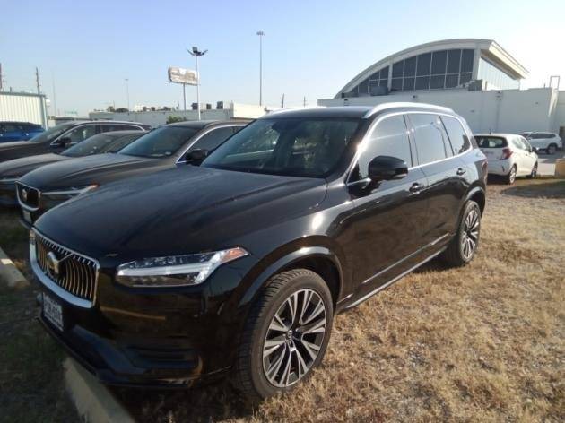 2021 Volvo XC90 Momentum AWD photo