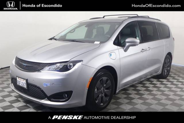 2020 Chrysler Pacifica Minivan Hybrid Limited FWD photo