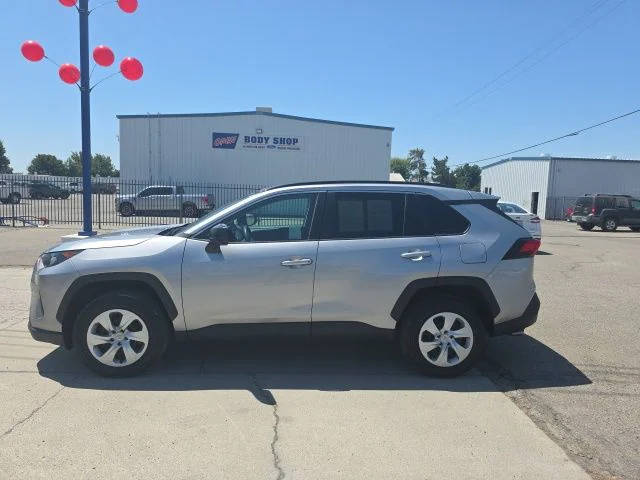 2021 Toyota RAV4 LE FWD photo