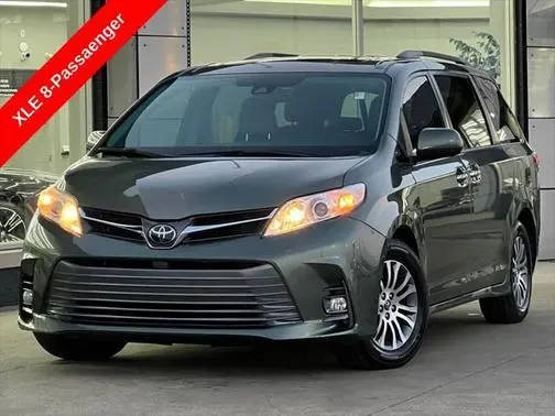 2020 Toyota Sienna XLE FWD photo