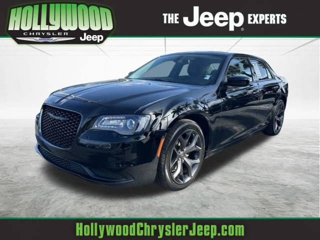 2021 Chrysler 300 Touring RWD photo