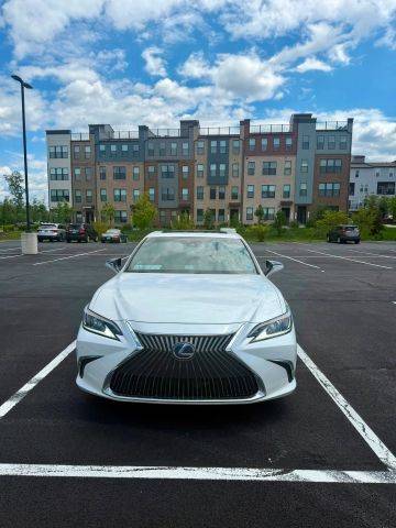 2021 Lexus ES ES 300h FWD photo