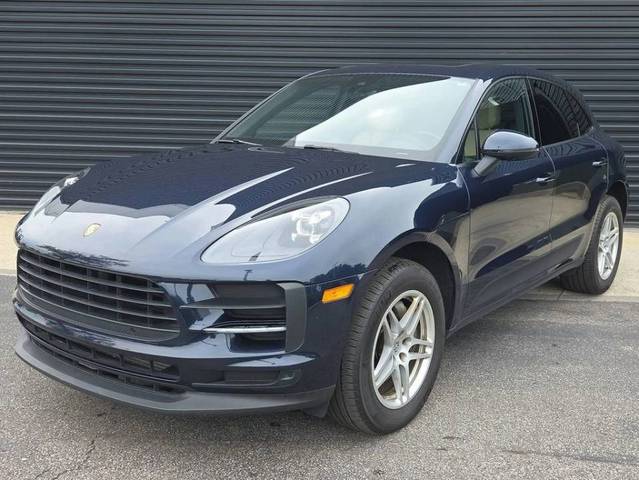 2021 Porsche Macan  AWD photo