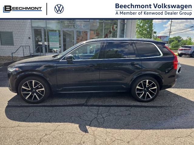 2021 Volvo XC90 Momentum AWD photo