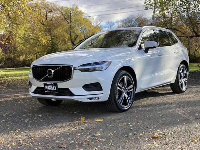 2021 Volvo XC60 Momentum AWD photo