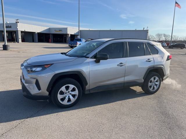 2021 Toyota RAV4 LE FWD photo