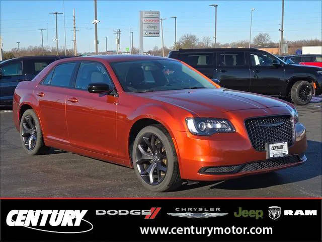 2021 Chrysler 300 Touring RWD photo