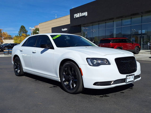 2021 Chrysler 300 Touring RWD photo