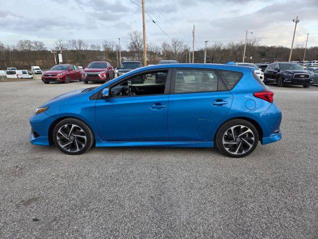 2017 Toyota Corolla iM  FWD photo