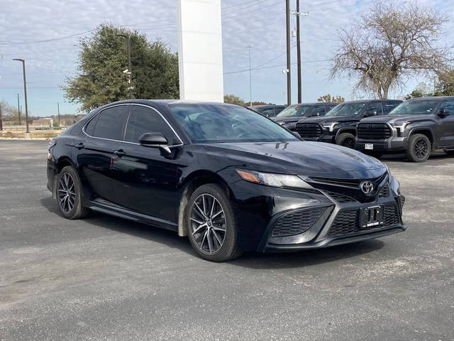 2021 Toyota Camry SE FWD photo