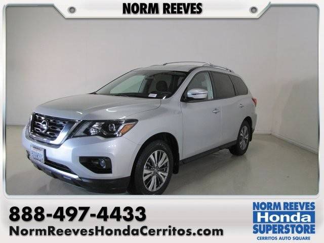 2020 Nissan Pathfinder S FWD photo