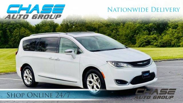 2020 Chrysler Pacifica Minivan Limited FWD photo