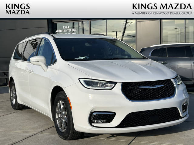 2021 Chrysler Pacifica Minivan Touring FWD photo