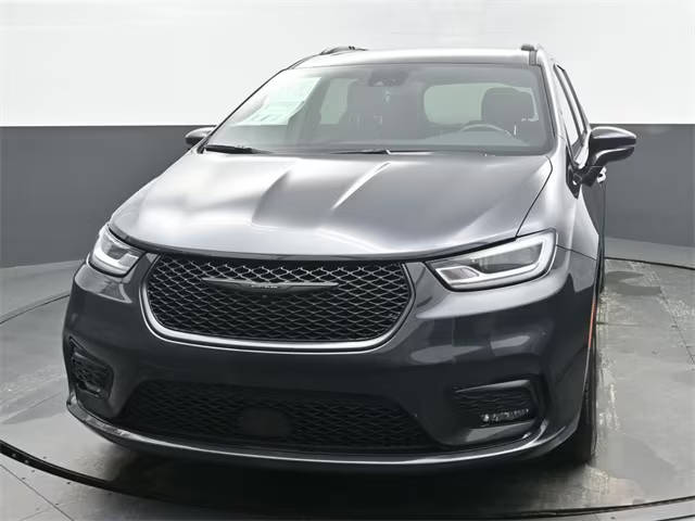 2021 Chrysler Pacifica Minivan Touring AWD photo