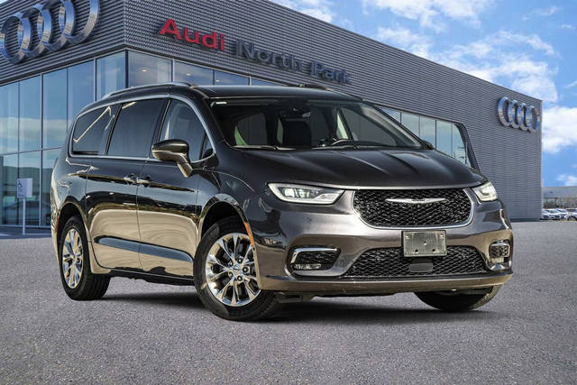 2021 Chrysler Pacifica Minivan Touring L AWD photo