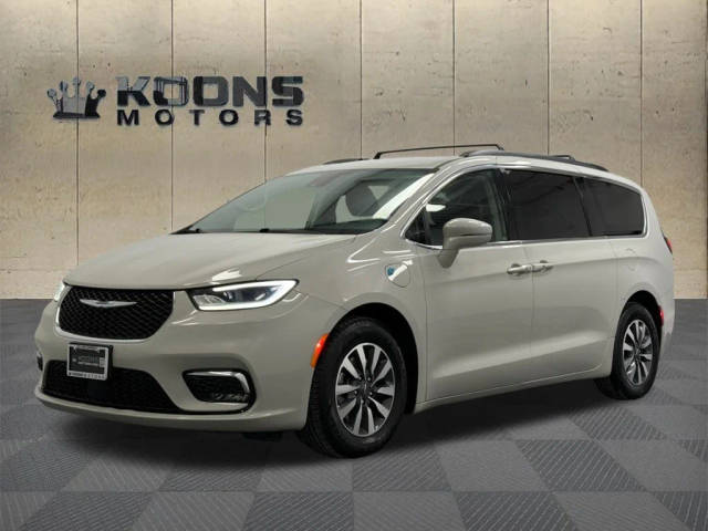 2021 Chrysler Pacifica Minivan Hybrid Touring FWD photo