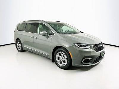 2021 Chrysler Pacifica Minivan Hybrid Limited FWD photo