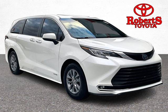 2021 Toyota Sienna XLE FWD photo
