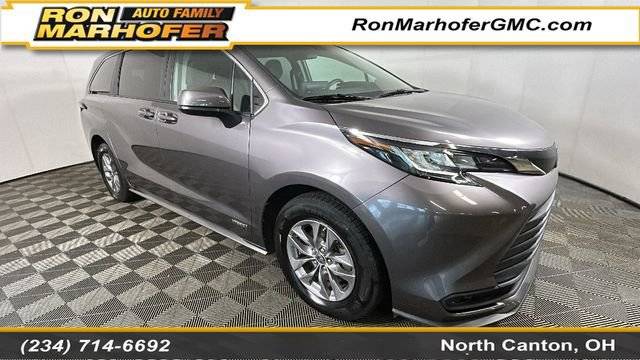 2021 Toyota Sienna LE FWD photo