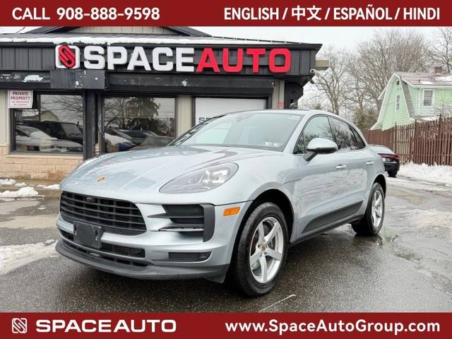 2021 Porsche Macan  AWD photo