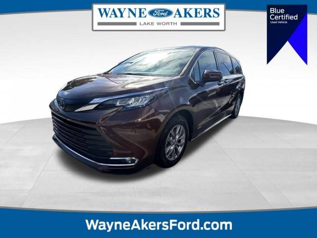 2021 Toyota Sienna XLE FWD photo