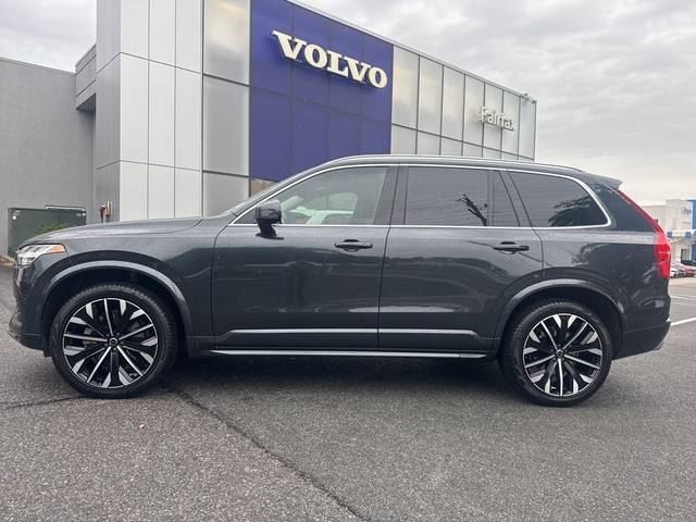 2021 Volvo XC90 Momentum AWD photo