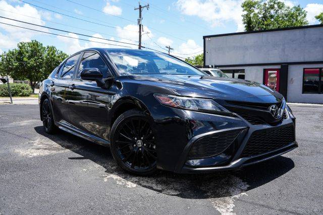 2021 Toyota Camry SE Nightshade FWD photo
