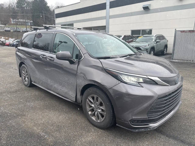 2021 Toyota Sienna LE AWD photo
