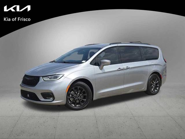 2021 Chrysler Pacifica Minivan Touring FWD photo