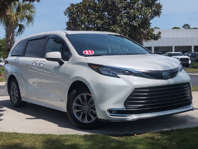 2021 Toyota Sienna XLE AWD photo
