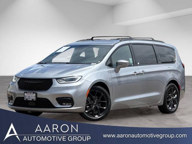 2021 Chrysler Pacifica Minivan Touring FWD photo