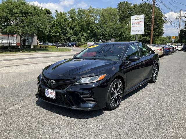 2020 Toyota Camry SE FWD photo