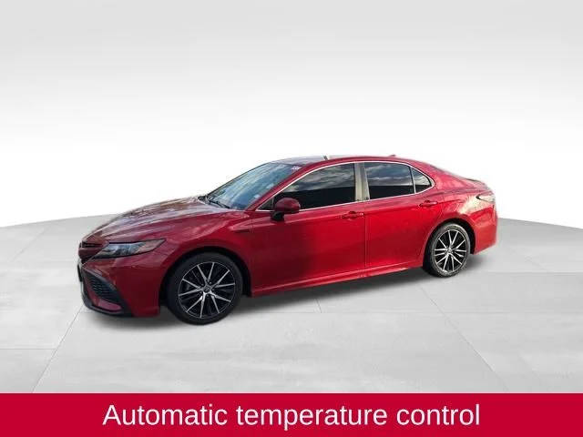2021 Toyota Camry Hybrid SE FWD photo