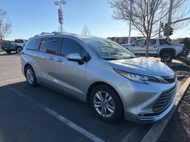 2021 Toyota Sienna Limited FWD photo