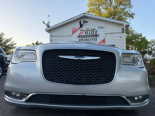 2020 Chrysler 300 Limited RWD photo