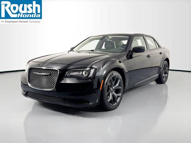 2021 Chrysler 300 Touring RWD photo