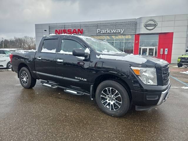 2021 Nissan Titan SV 4WD photo