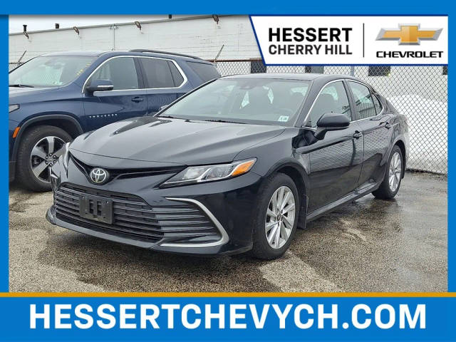 2021 Toyota Camry LE FWD photo