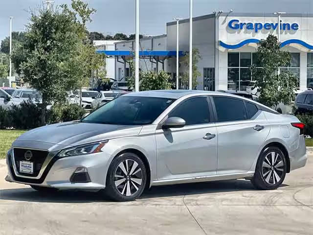 2021 Nissan Altima 2.5 SV FWD photo