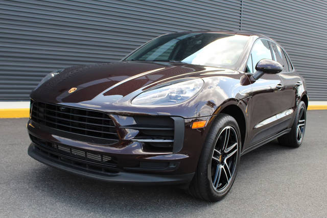 2021 Porsche Macan  AWD photo