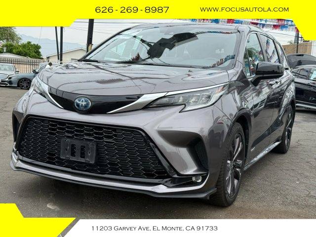 2021 Toyota Sienna XSE FWD photo